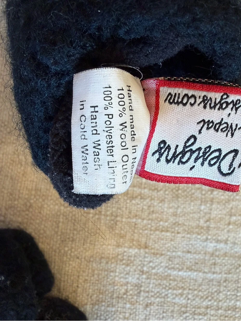 Nirvana Designs Fingerless Gloves with Button Flap & Fleece Lining in Black